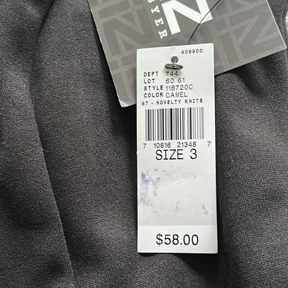 IZByer black and tan sleeveless dress. Belted. Size 3. Keyhole cutout on front. - Picture 4 of 5